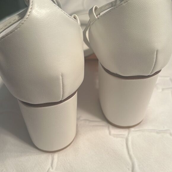 Lulu’s White Strappy Sandals (Size 11) - Picture 5 of 11